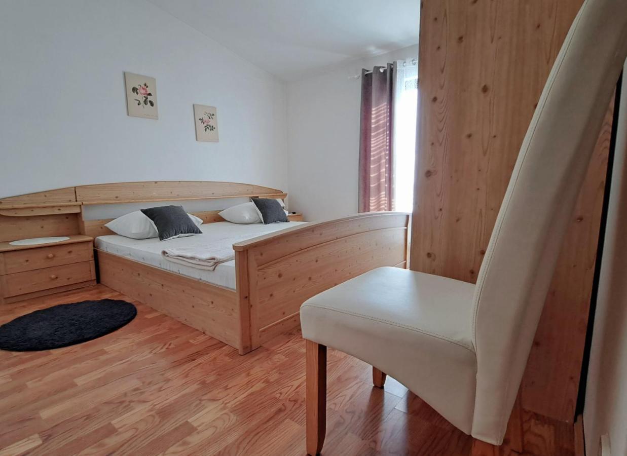 Maria Apartments Каштела Экстерьер фото